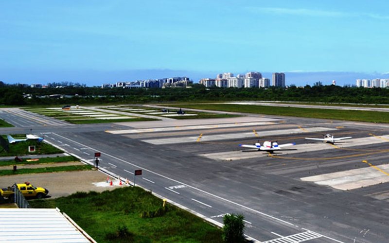 O aeroporto de Jacarepaguá (foto), no Rio de Janeiro, tem forte movimento de voos offshore - Infraero/Divulgação