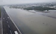 Aeroporto Salgado Filho está totalmente inundado após cheia do Rio Guaíba