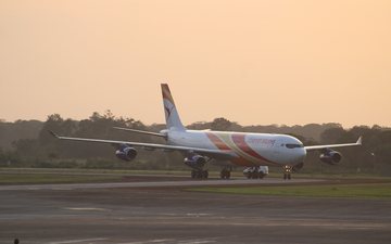 O último voo comercial foi realizado entre Amsterdã e a capital do Suriname - Surinam Airways/Divulgação