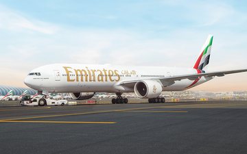 Boeing 777-300ER com o novo visual corporativo da companhia com sede em Dubai - Divulgação