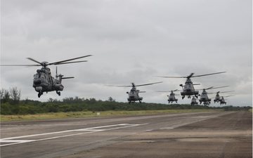 Helicópteros da Marinha cumprem várias missões na costa brasileira - Marinha do Brasil
