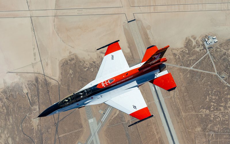 X-61A VISTA avalia uso de Inteligência Artificial em combates aéreos contra aviões tripulados - Darpa