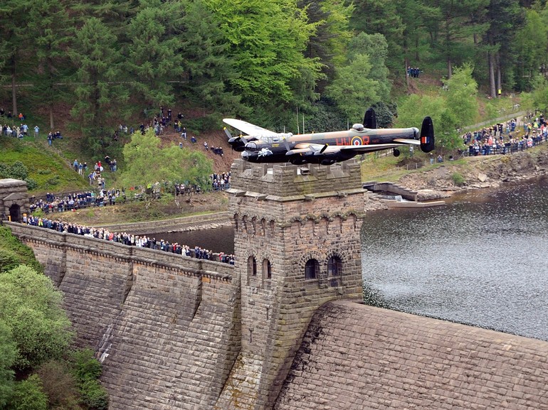 Avião Lancaster, em boas condições de voo, participou das comemorações dos 70 anos da operação Chastise