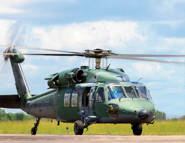 Sikorsky H-60L Black Hawk e Mil Mi-35M Hind (AH-2 Sabre)