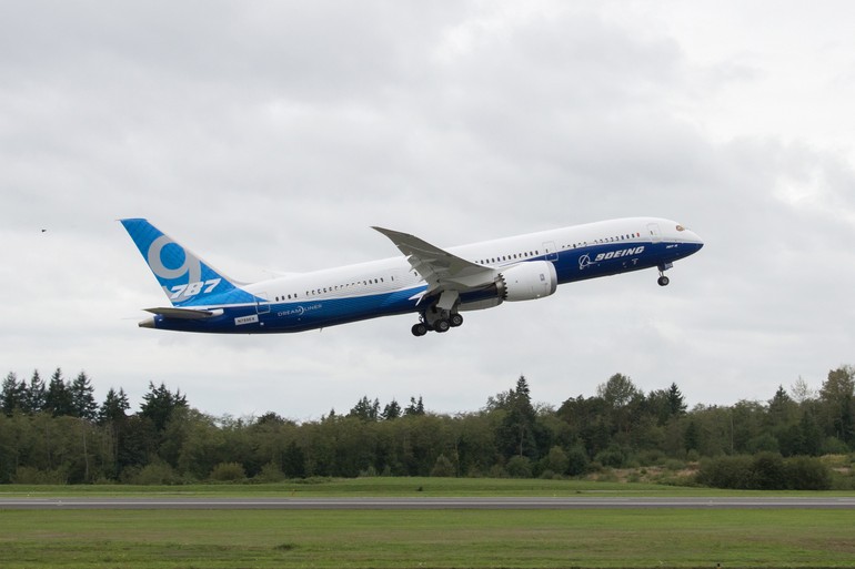 Boeing 787-9 Dreamliner voa pela primeira vez
