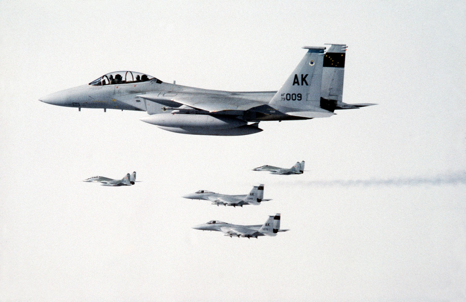 Caças F-15 e MiG 29