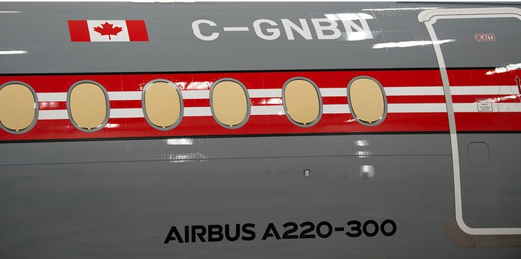 Airbus A220 da Air Canada com pintura retro