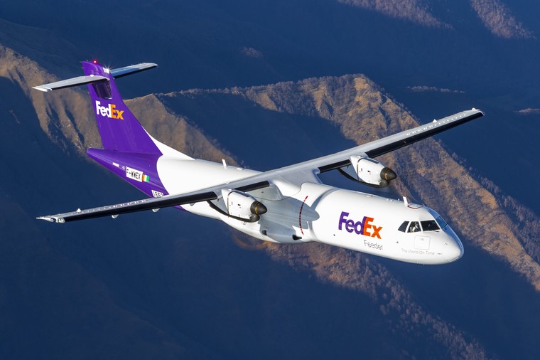 ATR 72 da FedEx em voo