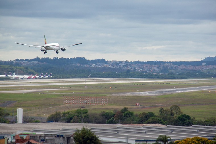 Boeing 787 da Ethiopian Airlines pousando em GRU