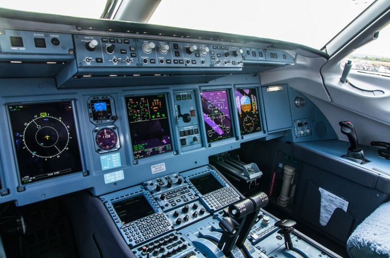 Cockpit do Superjet 100