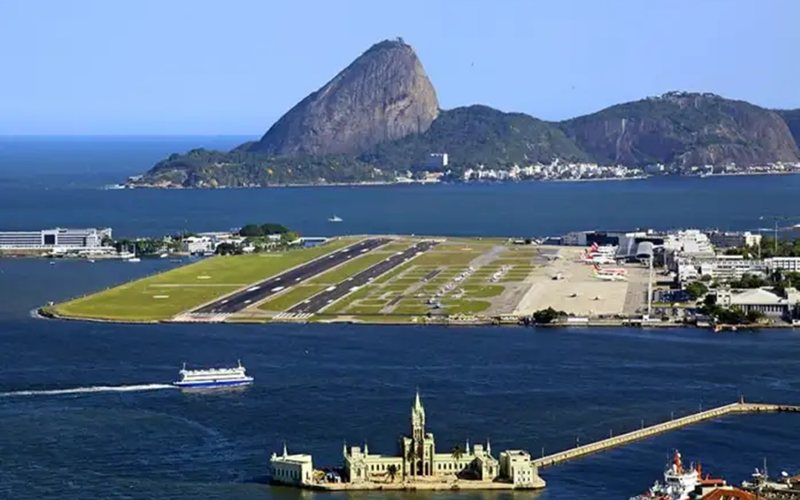 Alerj solicitou à Anac que a companhia aérea mantenha voos diretos a partir do aeroporto Santos Dumont - Divulgação