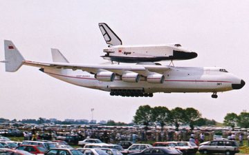 Aeronave foi utilizada na época da Guerra Fria para o transporte do Buran, o ônibus espacial soviético - Divulgação