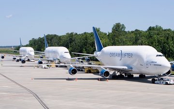 Imagem Gigantes cargueiros da Boeing apoiam combate ao coronavírus
