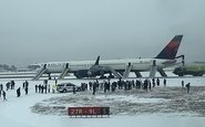 Avião da Delta é evacuado após problema no motor