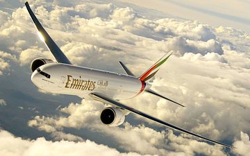 Nova frequência amplia em mais de 30% a oferta de assentos na rota e será feita com o Boeing 777 - Emirates