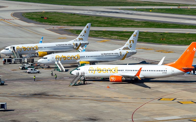 A Flybondi faz mais de 15 voos semanais da Argentina para o Brasil - Martín Romero