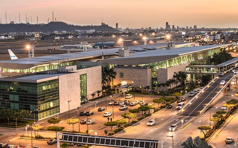 Os aeroportos de Guayaquil (foto) e da capital, Quito, tomaram medidas preventivas para a circulação de passageiros - Tagsa/Divulgação