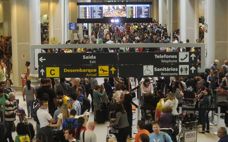 O aeroporto Santos Dumont (foto) receberá 42% a mais de passageiros, em relação a 2022 - Agência Brasil/Tânia Rego