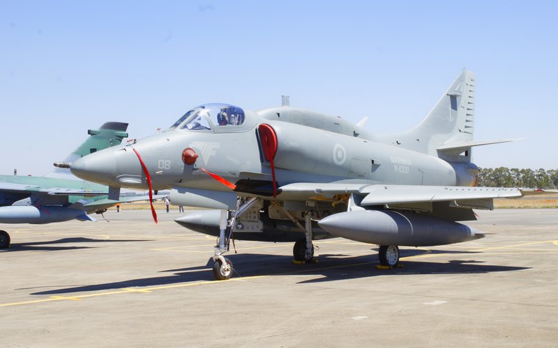A-4 Skyhawk estão em constantes uso pelos pilotos navais que mantém a proficiência de voo - AERO Magazine / André Magalhães
