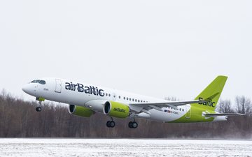 Frota da companhia aérea com sede em Riga é formada exclusivamente pelo A220 - Airbus