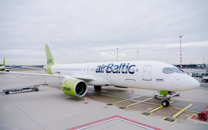 airBaltic opera uma frota formada apenas pela maior variante do A220 - Reprodução/airBaltic