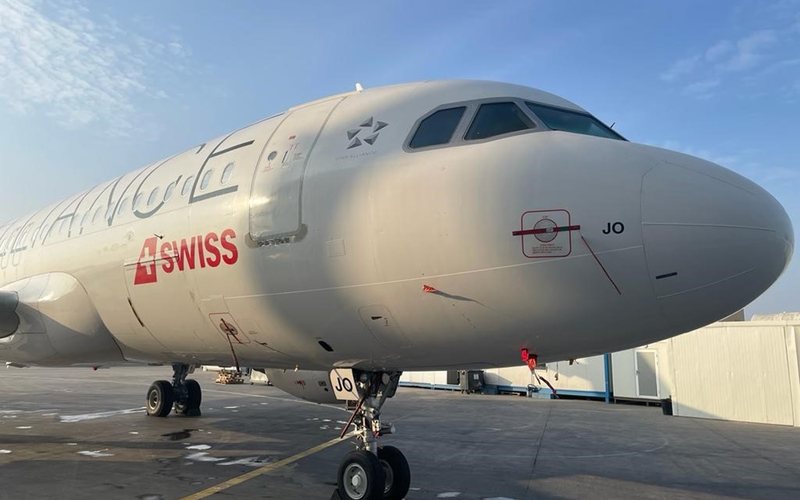 A última aeronave a retomar as operações comerciais é um dos Airbus A320 mais antigos da frota da companhia aérea - Swiss International Air Lines/Divulgação