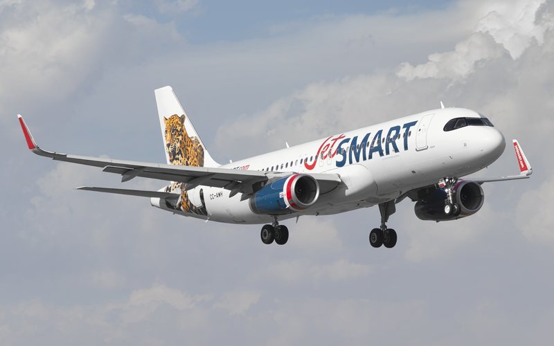JetSmart opera com uma frota padronizada da família Airbus A320neo e tem mais de 100 aviões encomendados - Divulgação