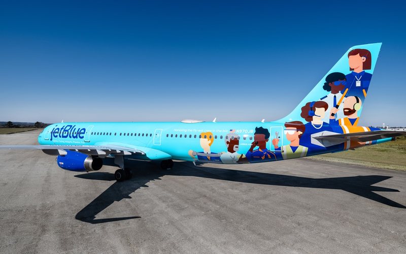 Um de seus Airbus A321 recebeu uma pintura especial para a ocasião - JetBlue