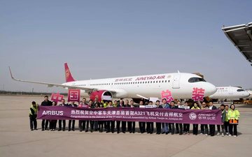 Uma cerimônia marcou a entrega do primeiro Airbus A321neo fabricado no país asiático - Airbus/Divulgação