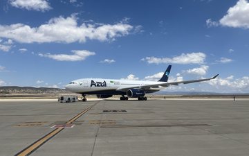 A aeronave possui passagens anteriores pela Etihad Airways e pela Condor - Azul Linhas Aéreas