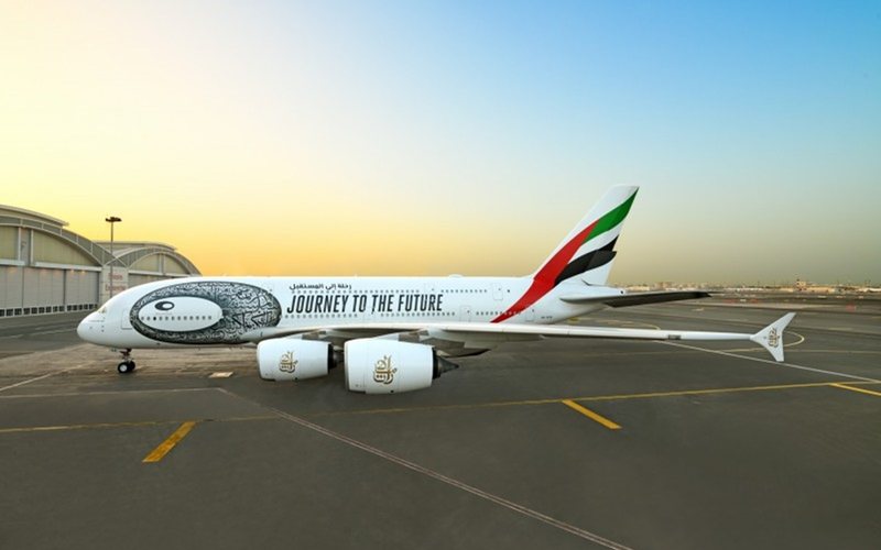 Mais de 30 destinos receberão as aeronaves com o decalque especial - Emirates/Divulgação