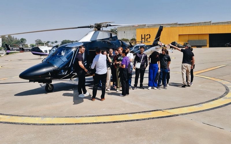 Visita de estudantes permitiu interação sobre a importância de habilidades técnicas na carreira de engenharia na aviação - Fabio Barros