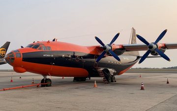 Avião ucraniano fez escala no Brasil para carregar materiais do setor metal mecânico - Reinaldo Deckleva