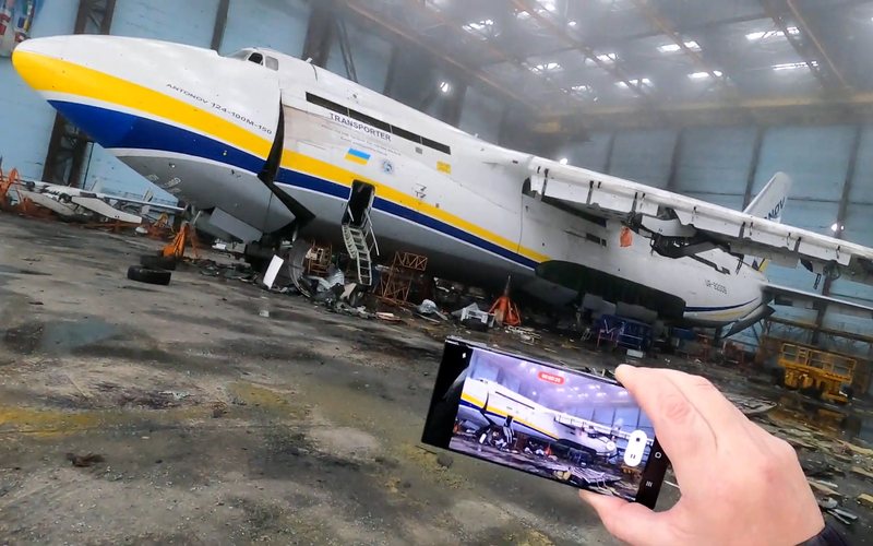 Cena mostra boas condições visuais do An-124 que passava por manutenção no dia da invasão ao aeroporto - Reprodução Twitter