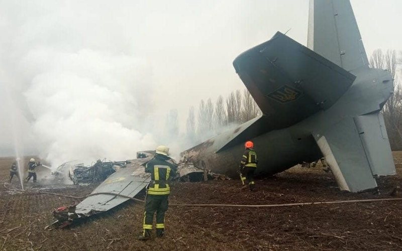 No início do conflito a Ucrânia perdeu um An-26 (foto acima), mas ainda não há fotos da suposta aeronave abatida no sábado - State Emergency Service of Ukraine