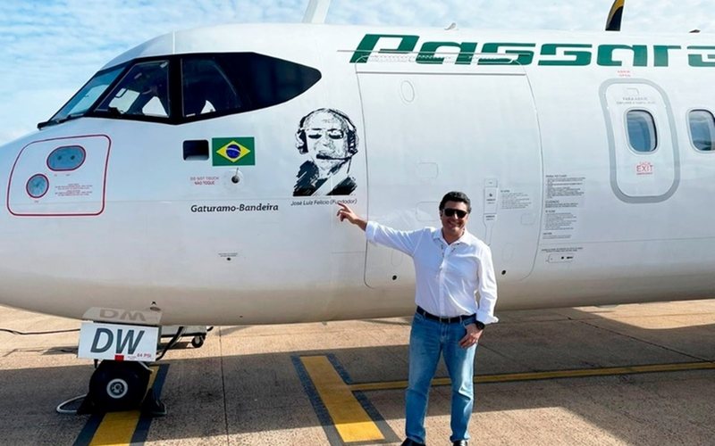 Atual presidente da Voepass, José Luiz Felício Filho, junto da aeronave - Divulgação