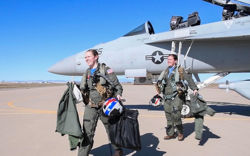 F/A-18, EA-18 e F-35 são os principais caças da Marinha dos EUA e foram comandados por mulheres na final do Super Bowl LVII - US Navy/ Aron Montano