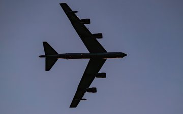 B-52 sobrevoam o Caribe durante ações de vigilância e ataque contra o tráfico na região - USAF