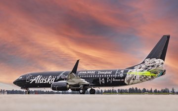 Boeing 737 recebeu pintura alusiva a nova atração de Star Wars na Disneylândia - Divulgação