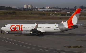 Boeing 737-800 configurado para até 176 clientes realiza os voos entre a capital baiana e Montevidéu - Luis Neves