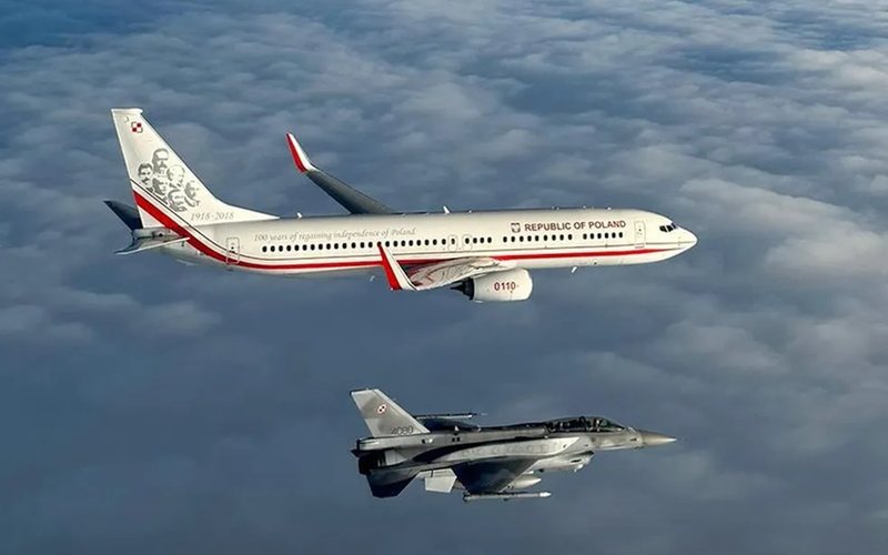 Um Boeing 737-800 do governo polonês transportou os jogadores - Divulgação