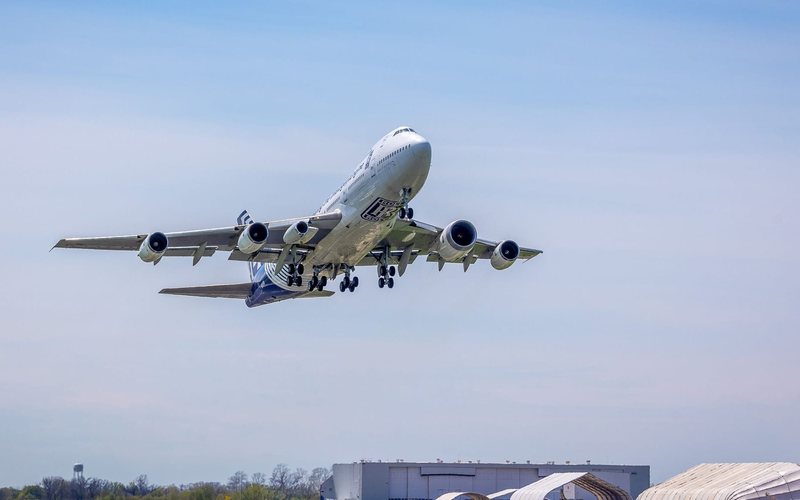 Boeing 747 decolou com três RB211, um Trent 1000 (motor maior) e um Pearl 10X (motor menor) - Rolls-Royce