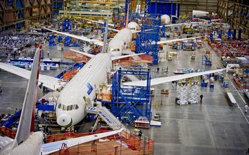 Produção do 787 Dreamliner será estabilizada em cinco unidades por mês - Boeing