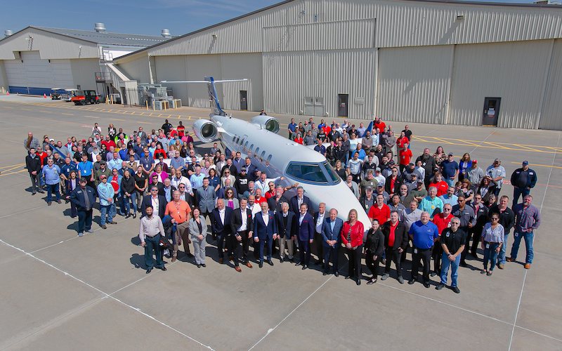 Empleados asistieron a la ceremonia de despedida del último Learjet 75 - Divulgación