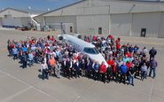 Funcionários participaram da cerimônia de despedida do último Learjet 75 - Divulgação
