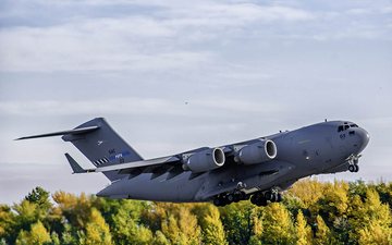 Boeing analisa retorno da linha de produção encerrada em 2015 - USAF