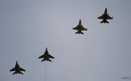 Manobras da Otan possibilitam encontro de diferentes aeronaves. Na foto, caças MiG-29 poloneses e F-16 de Portugal - Via MOD Poland