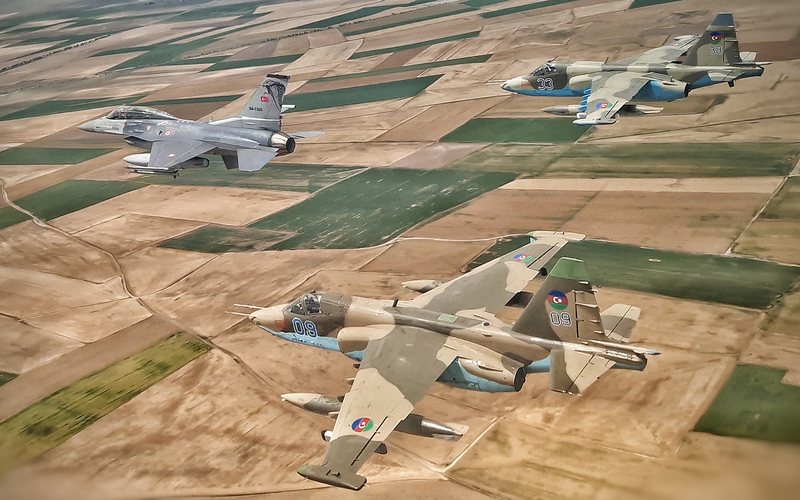 Treino proporcionou encontro de diferentes modelos de aeronaves - NATO