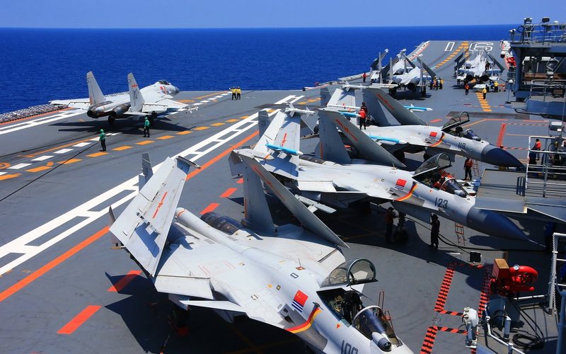 La Marina de China emplea aviones de combate navales J-15 en sus portaaviones - PLAN