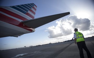 Escassez de mão de obra e problemas climáticos contribuiram para a reprogramação dos voos - American Airlines/Divulgação